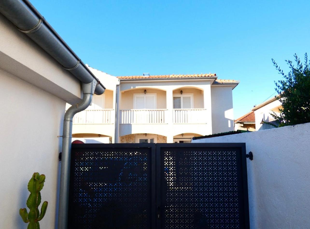 Villa Klaudia With Pool ザダル エクステリア 写真