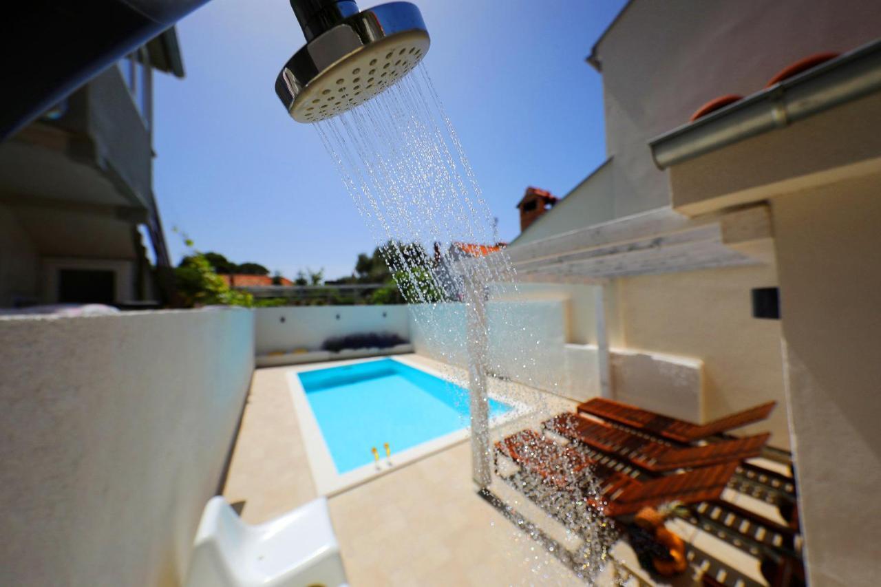 Villa Klaudia With Pool ザダル エクステリア 写真